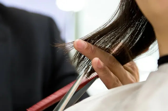 trimming rambut
