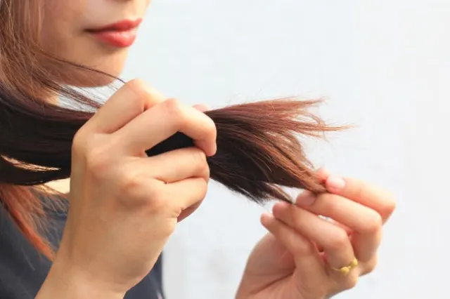 Rambut Bercabang di Usia 20-an vs 40-an: Apa Bedanya dan Cara Menanganinya?