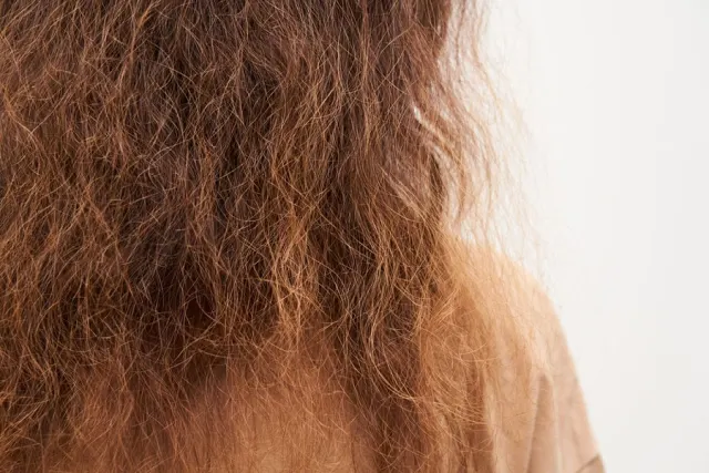 3 Tanda Rambut Rusak Parah yang Wajib Kamu Kenali
