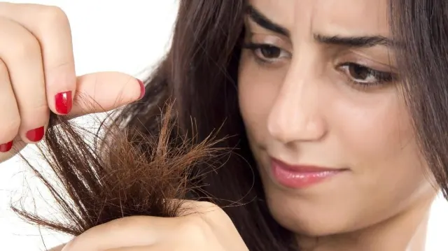 Bilas Rambut Pakai Air Hangat? Awas, Ini Risiko Rambut Kering dan Bercabang!