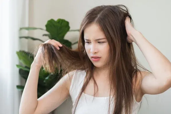 3 Faktor Utama Rambut Kering dan Kusam, Cara Mencegahnya
